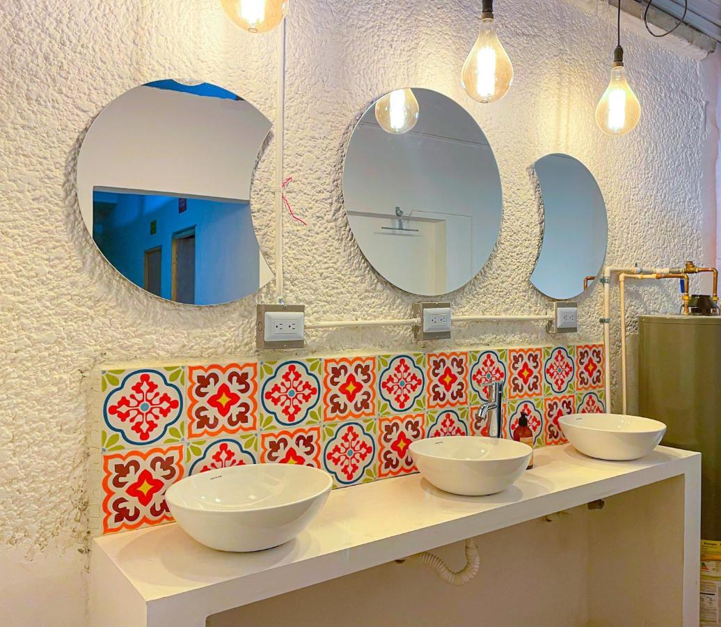 Baku Laureles Hostel Medellin Ngoại thất bức ảnh
