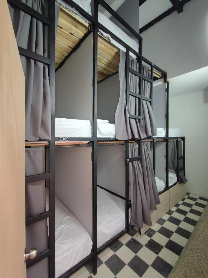 Baku Laureles Hostel Medellin Ngoại thất bức ảnh