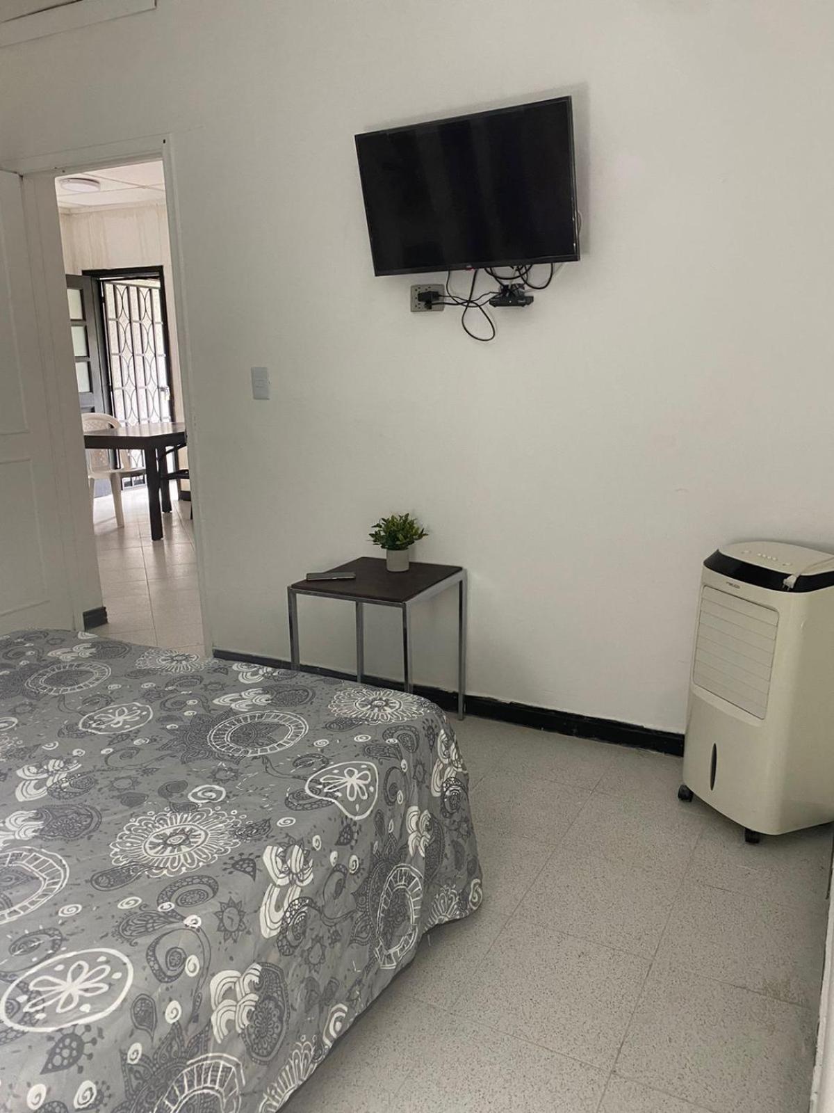 Baku Laureles Hostel Medellin Ngoại thất bức ảnh
