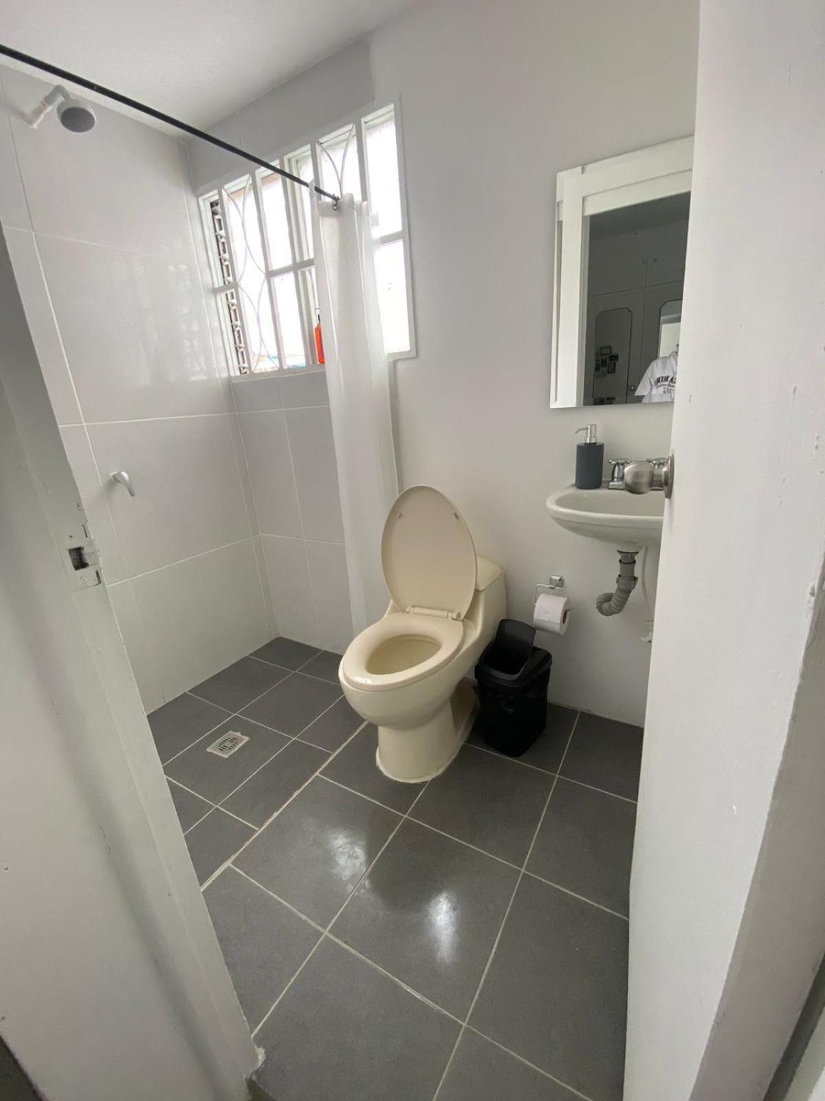 Baku Laureles Hostel Medellin Ngoại thất bức ảnh